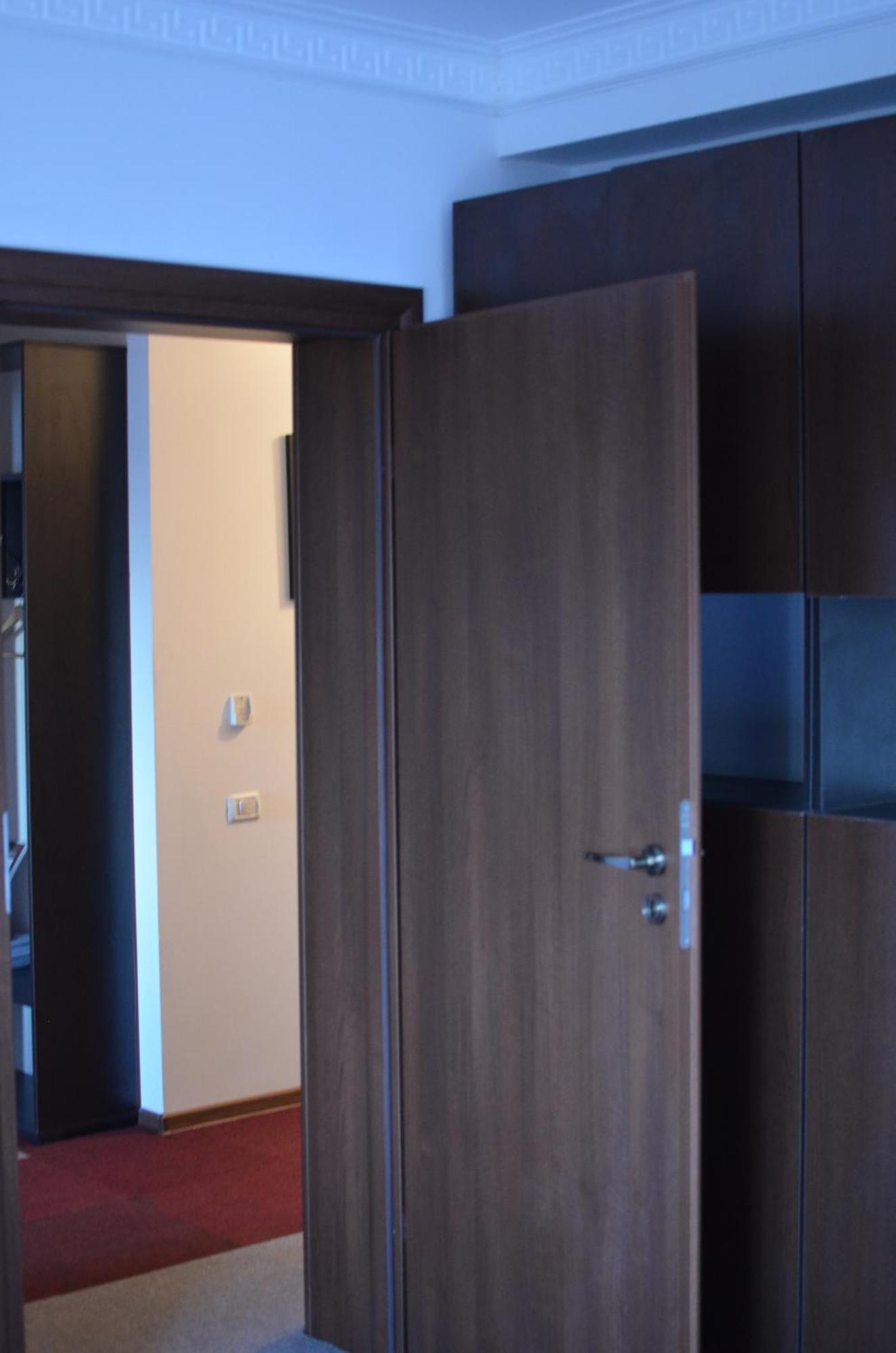 Vila Cu Trandafiri Cozy Apartments 2 Camere Bragadiru Εξωτερικό φωτογραφία